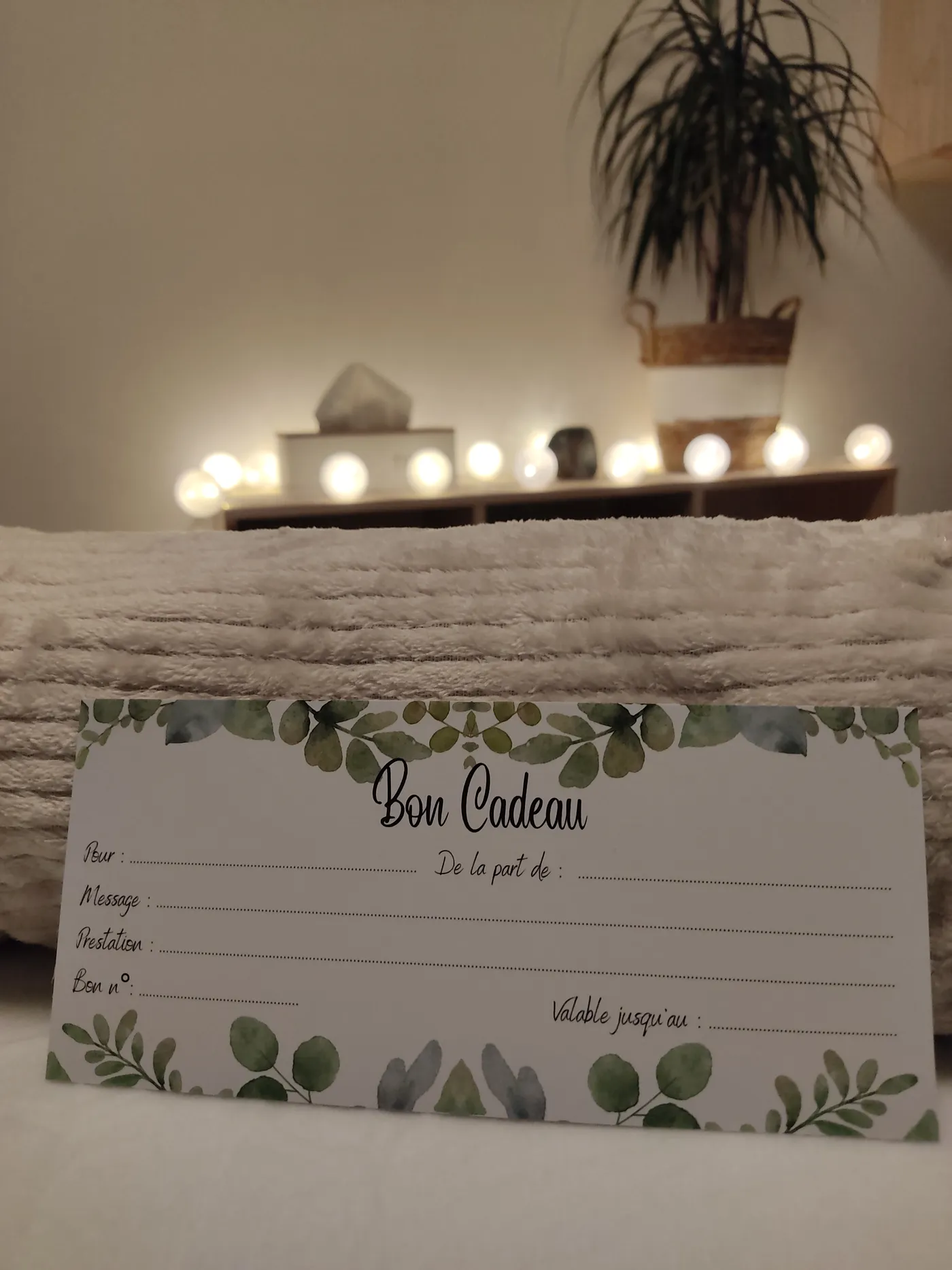 Bon cadeau Côté Bien N'être, posé dans une ambiance douce et chaleureuse